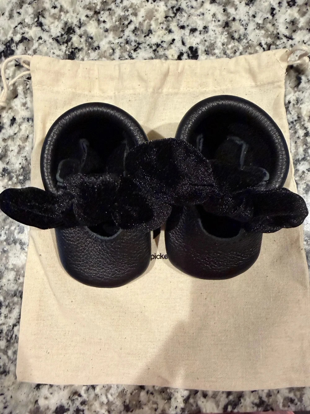 Freshly Picked Black Leather Baby Mary Jane Shoes with Velvet Bow